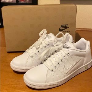 *BNIB* Nike traditional Court shoes